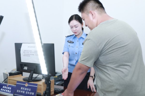 港陆证券 重庆高新公安多维发力破解群众办证难题